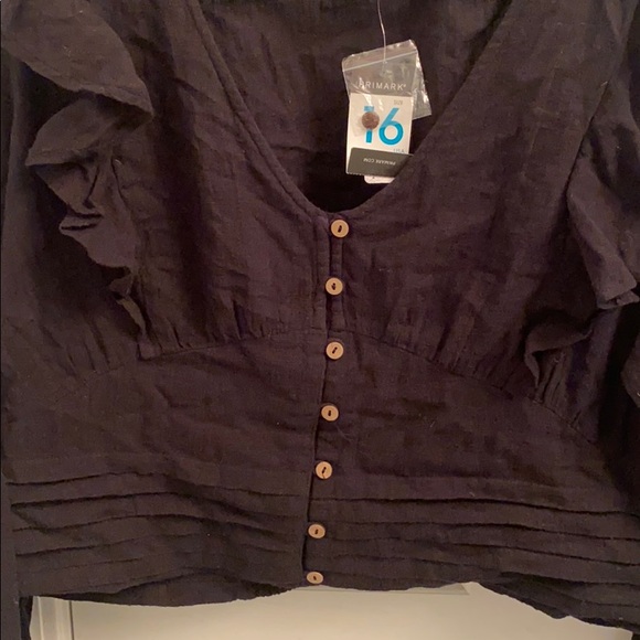 NWT Ruffled Sleeve Cropped Top - Picture 3 of 4